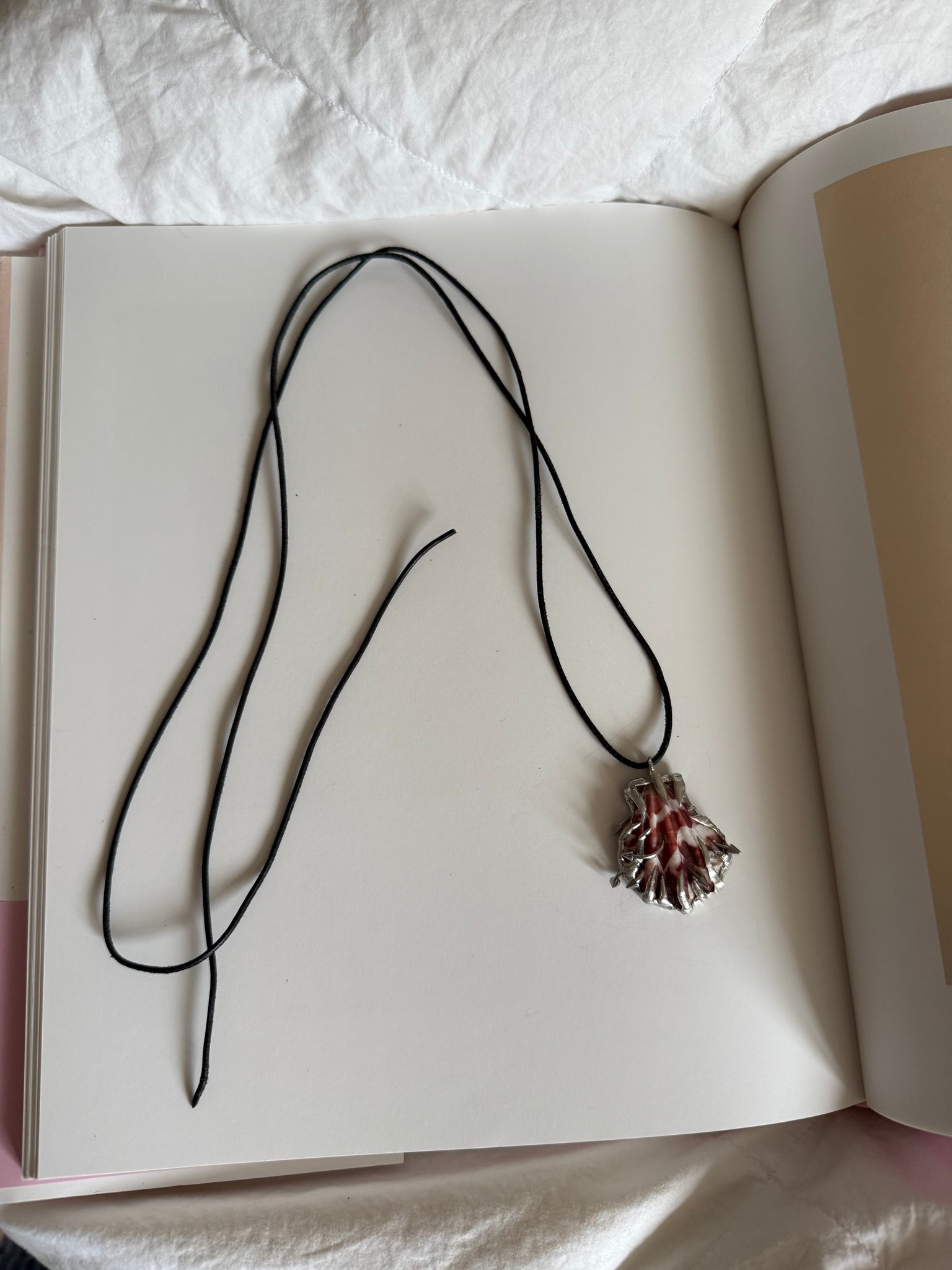„imsa“ pierced seashell charm- monoklin