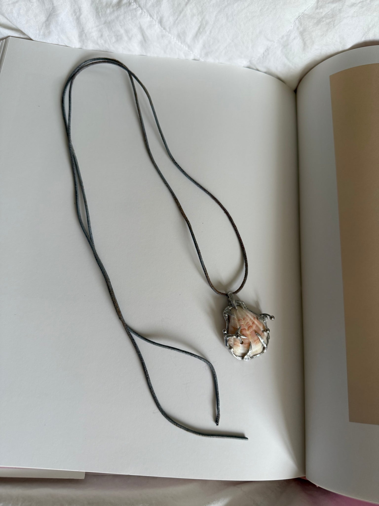 „lys“ pierced charm - Monoklin