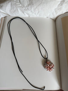 "coral" seashell charm - Monoklin