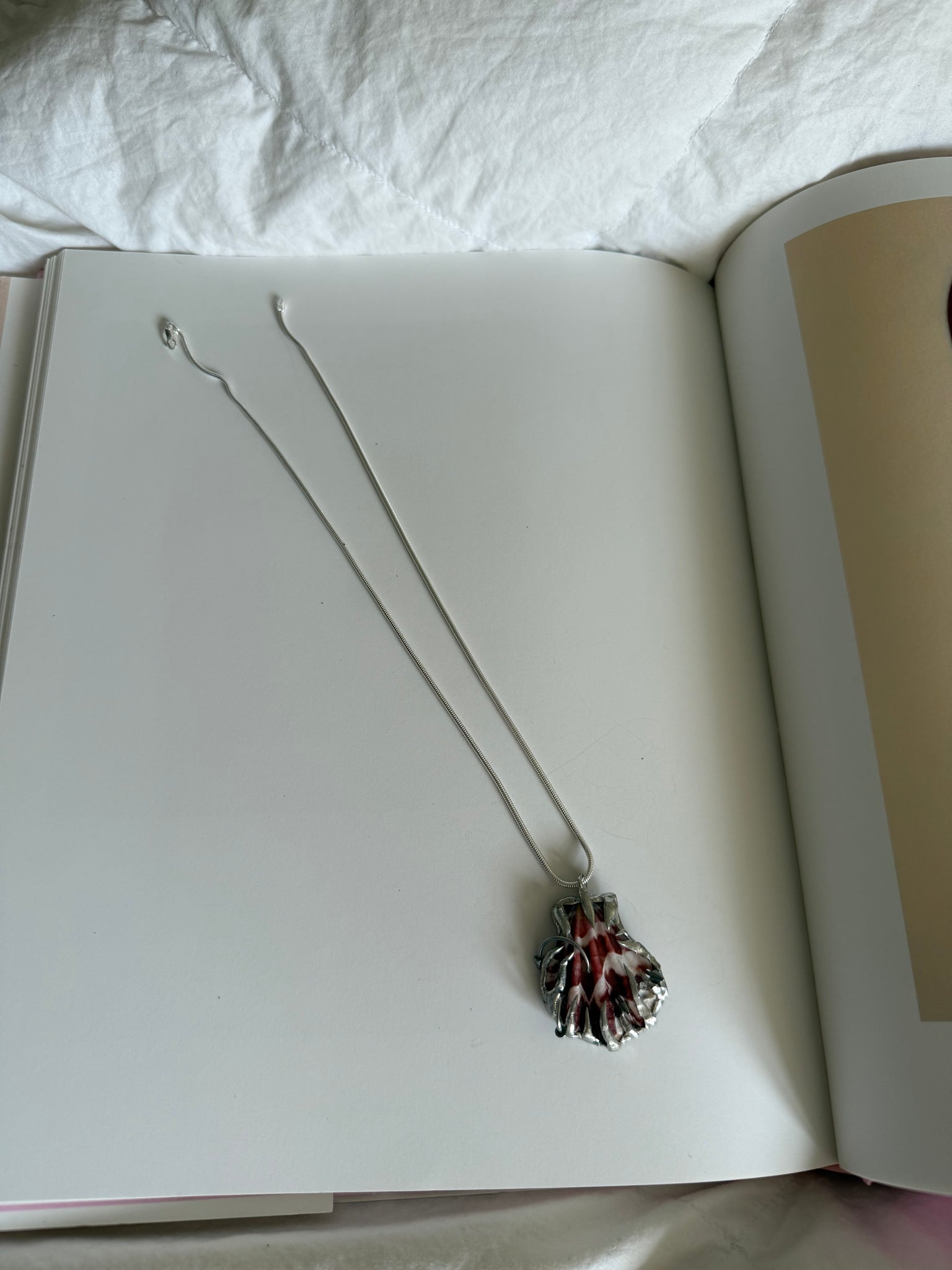 „imsa“ pierced seashell charm- monoklin