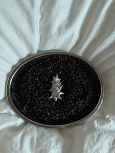 „Vyn“ pierced charm- Monoklin